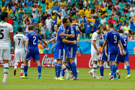 حضور طولانی بازیکنان تیم ملی در رختکن و تعجب خبرنگاران خارجی